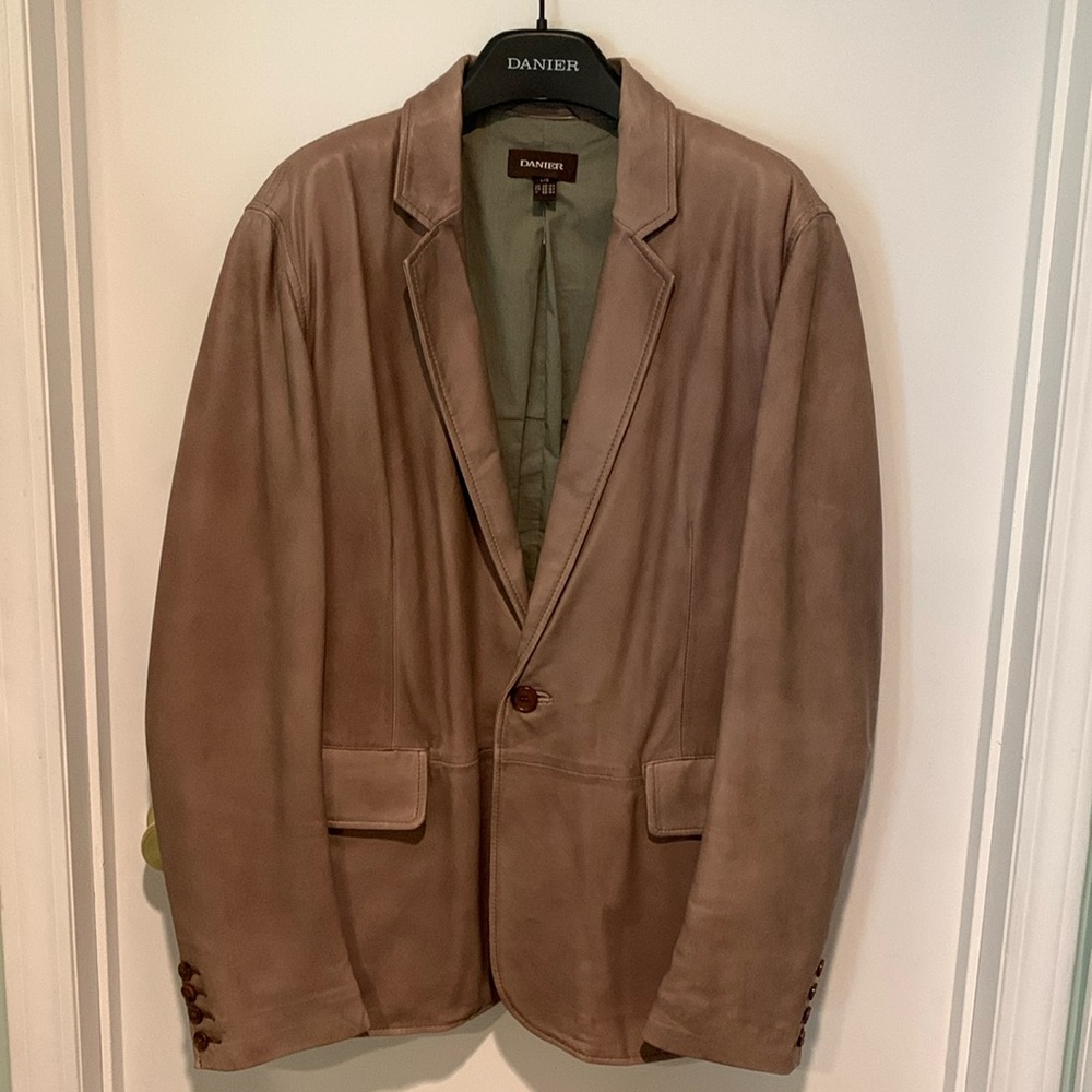 Danier gray leather men’s blazer. Size L. NWOT